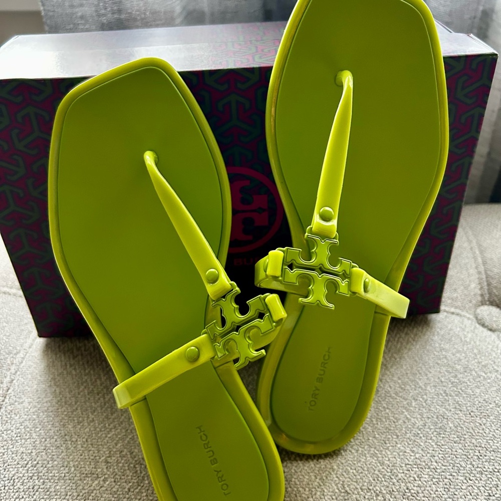 Tory Burch Green Sandals Sleek Design